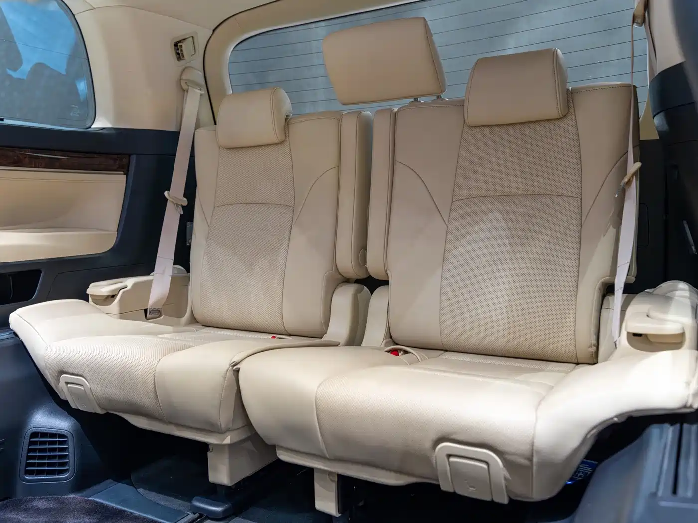 Toyota Alphard 2019 Hybrid 2.5L Luxury фото 11