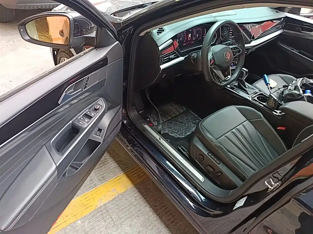 Volkswagen Passat 2024 380TSI Luxury фото 16