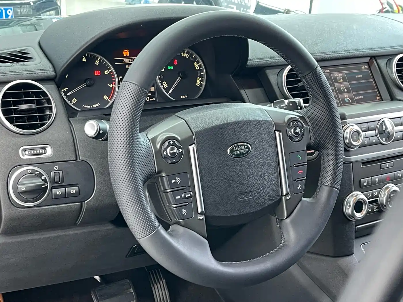 Land Rover Discovery 2016 3.0 SC Gloss Black Collector's Edition HSE фото 6