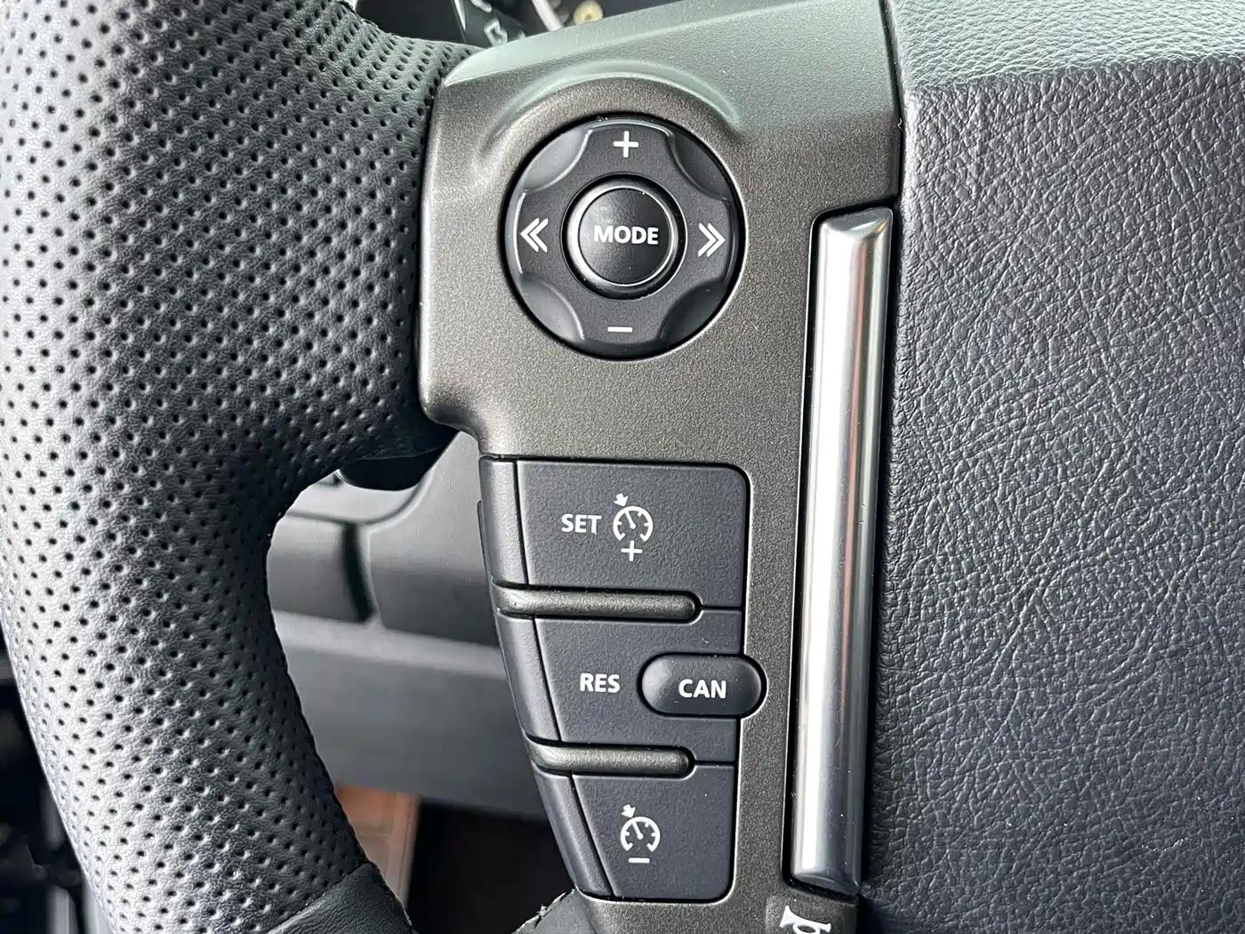 Land Rover Discovery 2016 3.0 SC Gloss Black Collector's Edition HSE фото 20