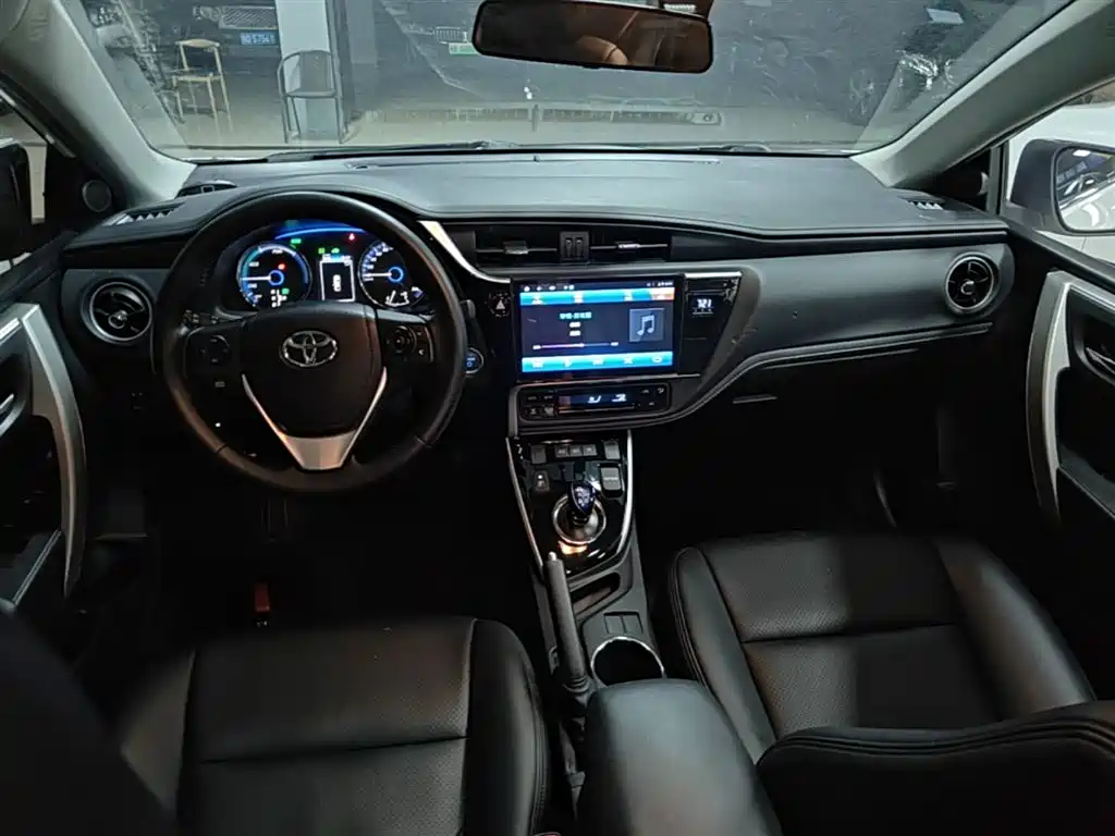 Toyota Corolla Twin Engine E+ 2019 1.8L E-CVT Leading Edition фото 10