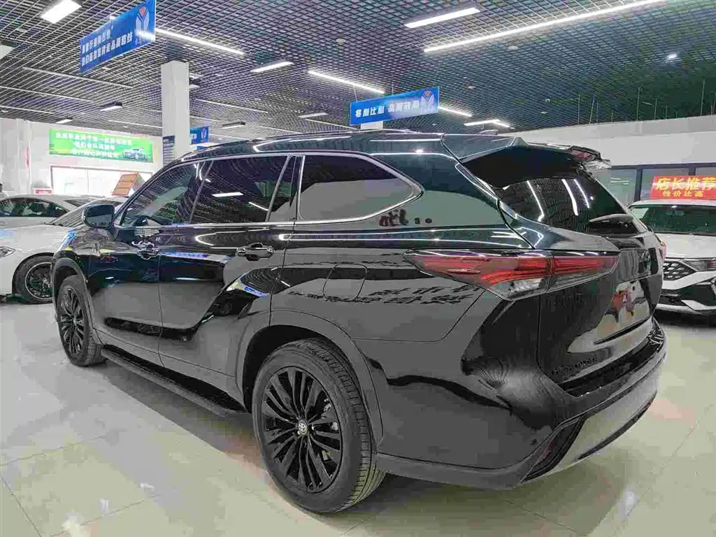 Photo 4 - Toyota Highlander