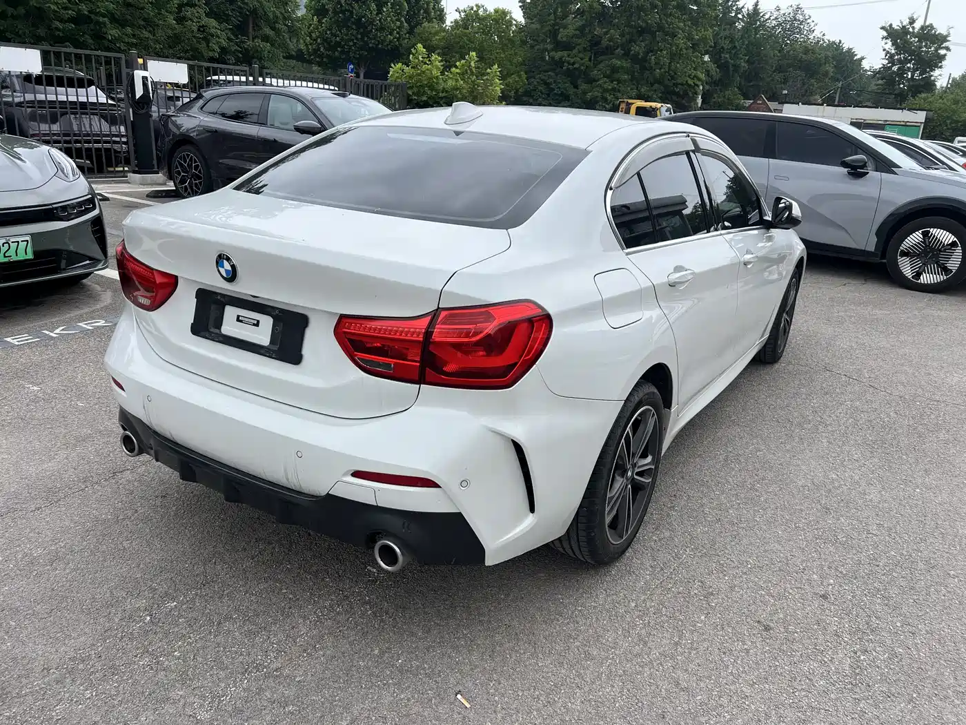 BMW 1 Series 2023 120i M Sport фото 5