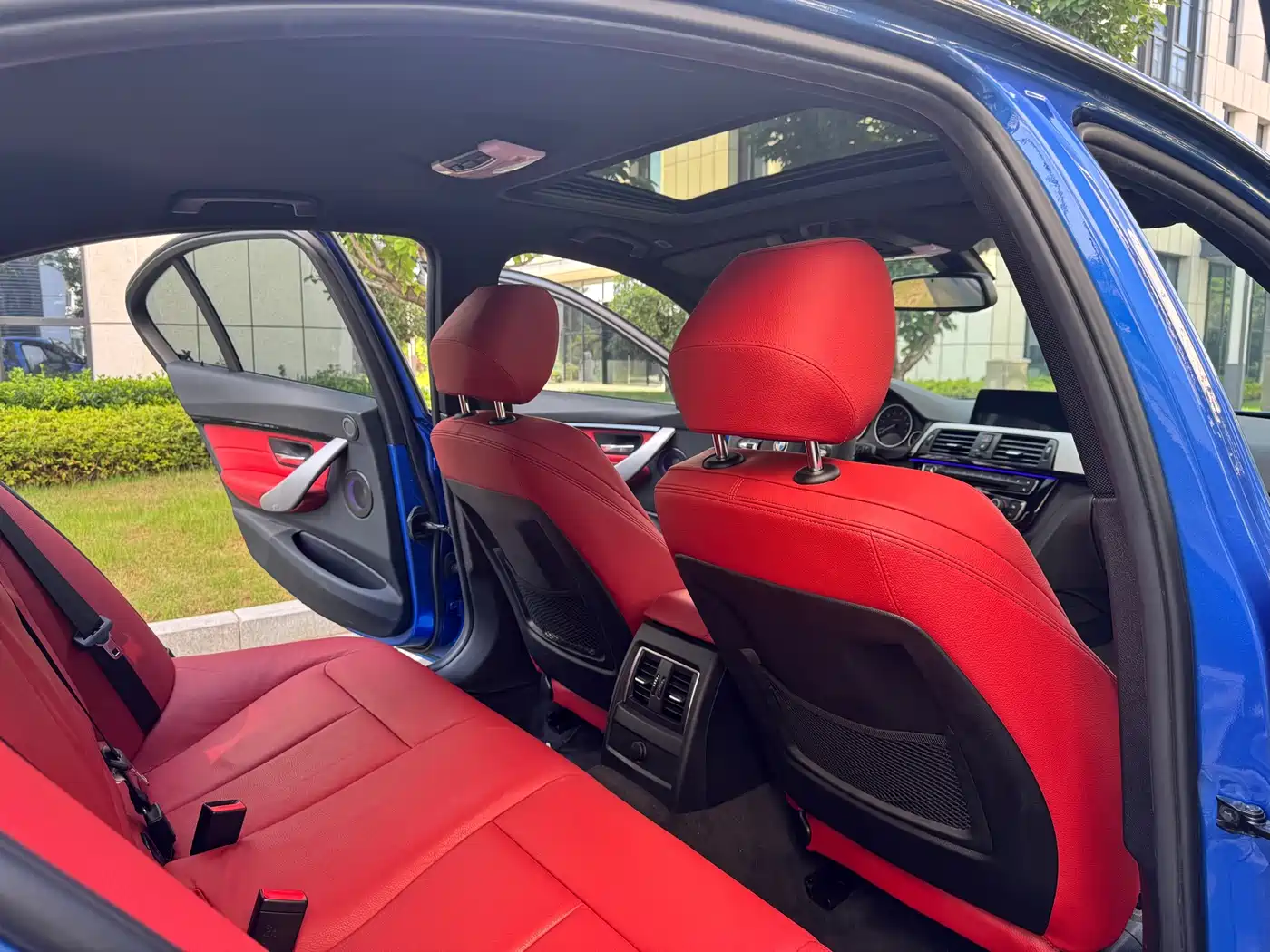 BMW 3 Series 2017 330i M Sport фото 16