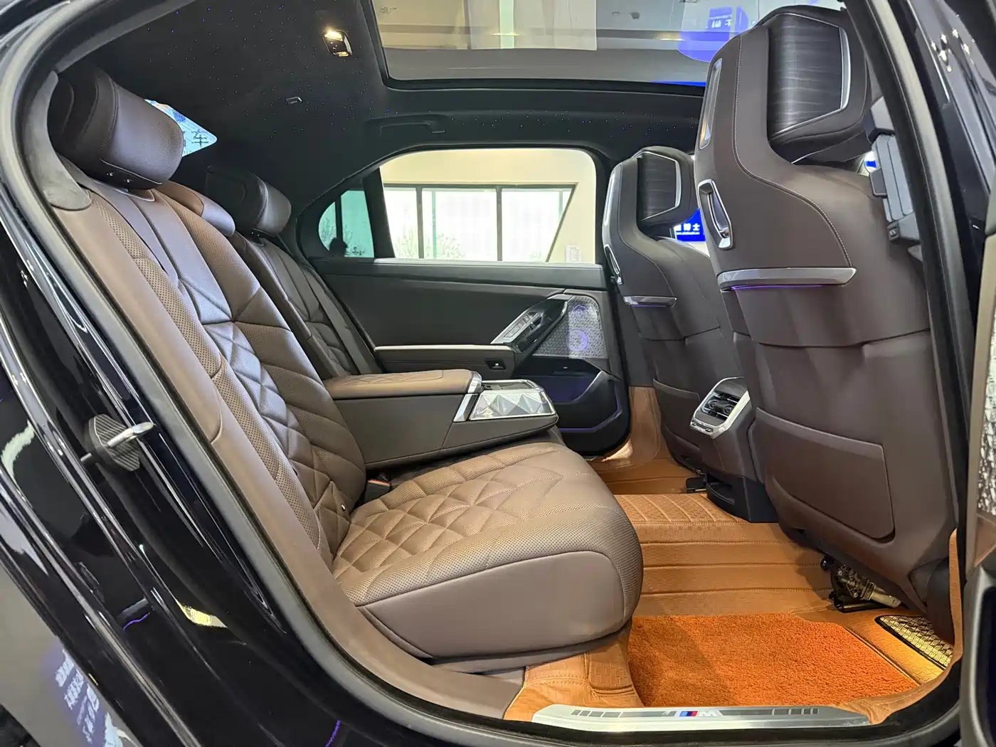 BMW 7 Series 2023 Model 740Li Leading M Sport Package фото 11