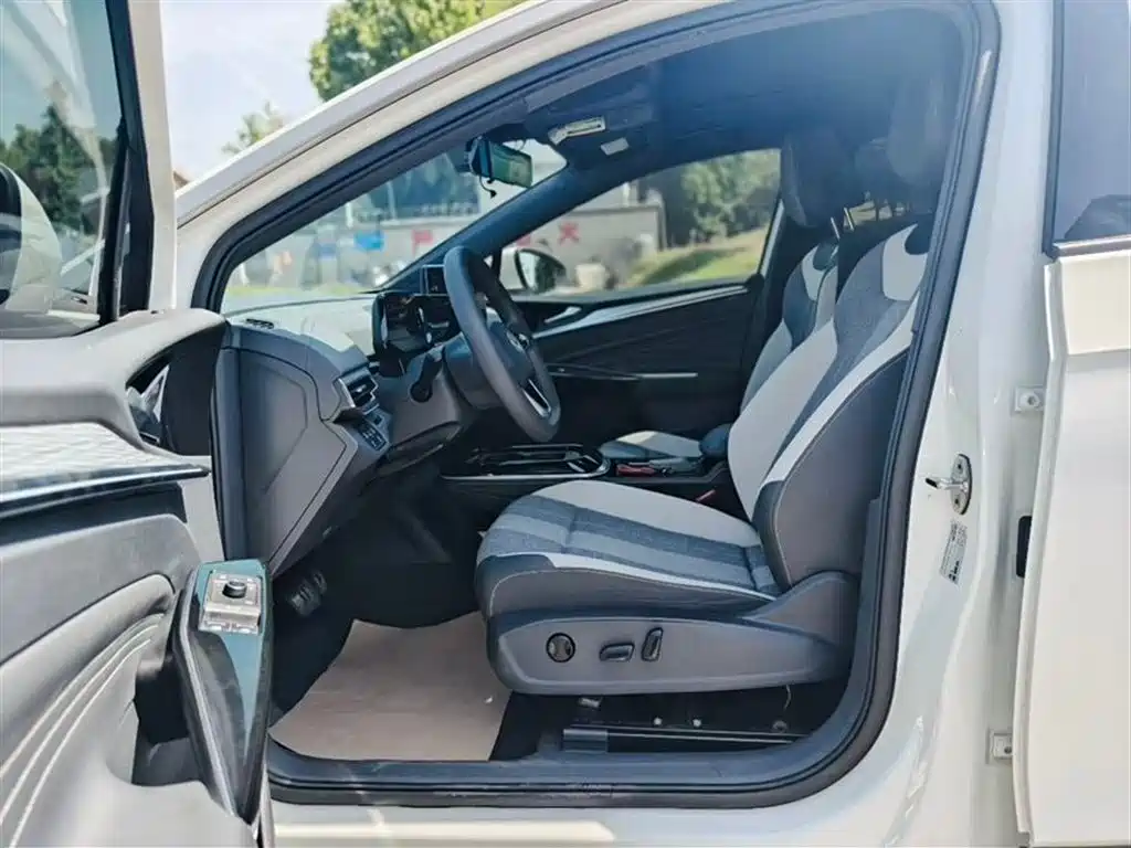 Volkswagen ID.4 CROZZ 2022 Standard Range PURE Edition фото 4