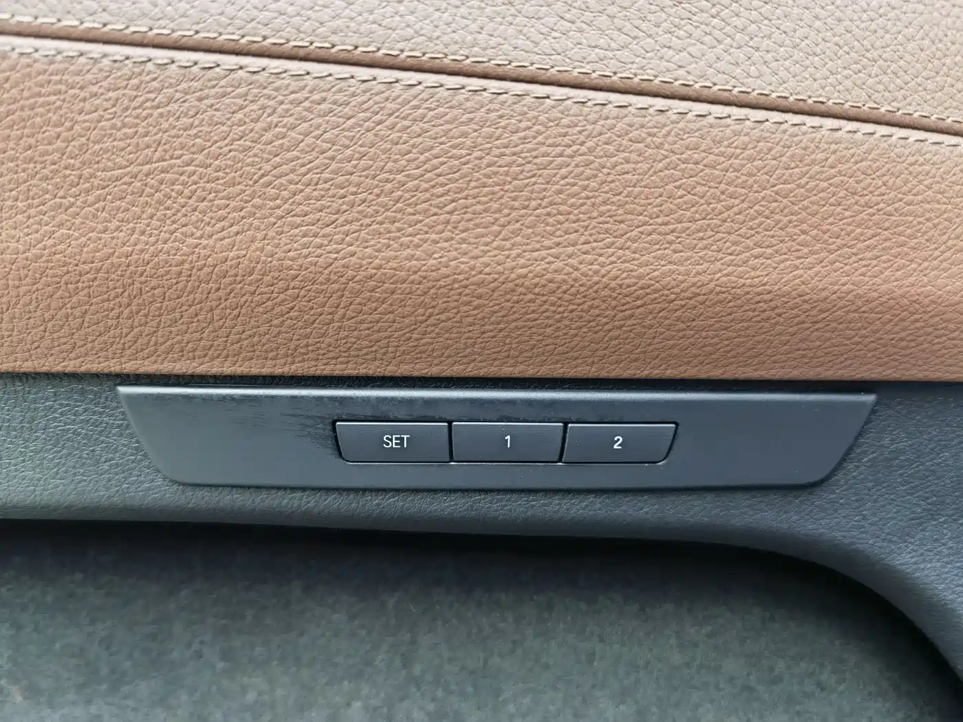 BMW 5 Series GT 2015 528i Leading фото 15