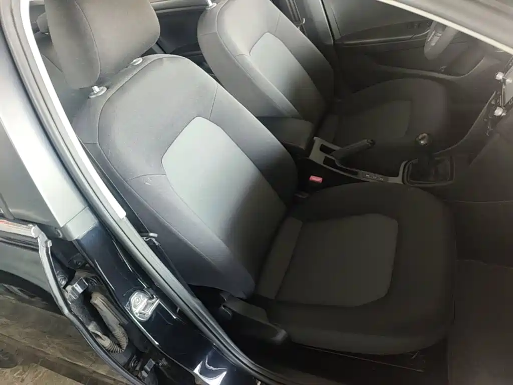 صورة 25 - Volkswagen Jetta