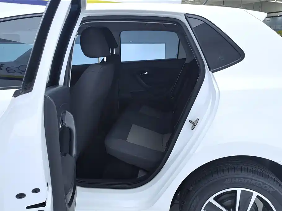 Volkswagen Polo 2016 1.4L Automatic Trend фото 11