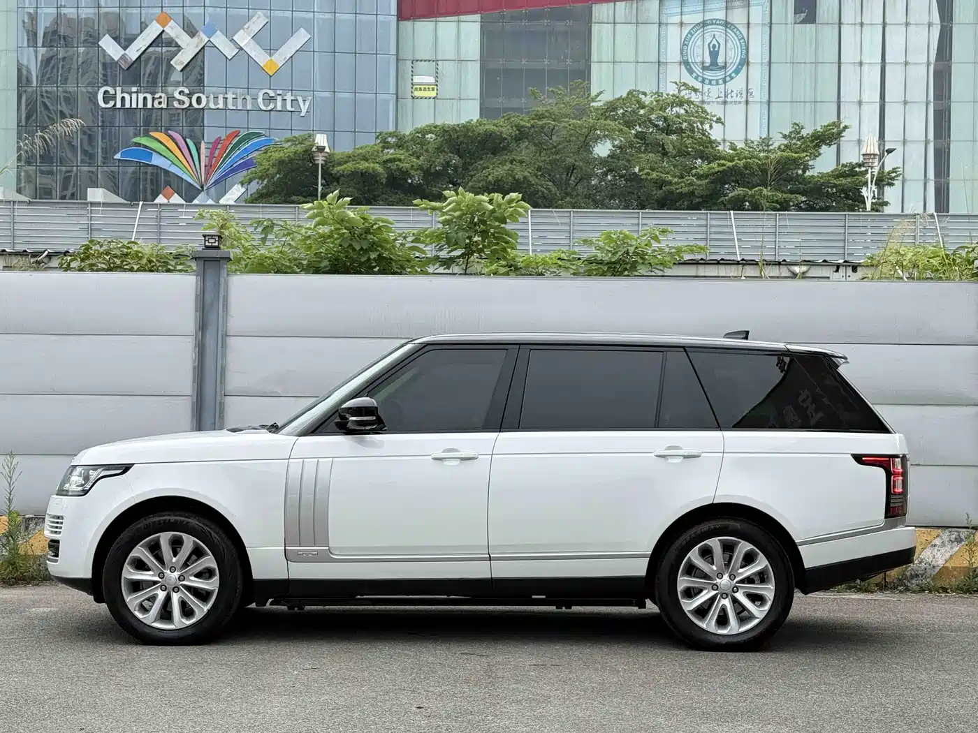 Land Rover Range Rover 2017 3.0 SC V6 Vogue LWB (Long Wheelbase) фото 3