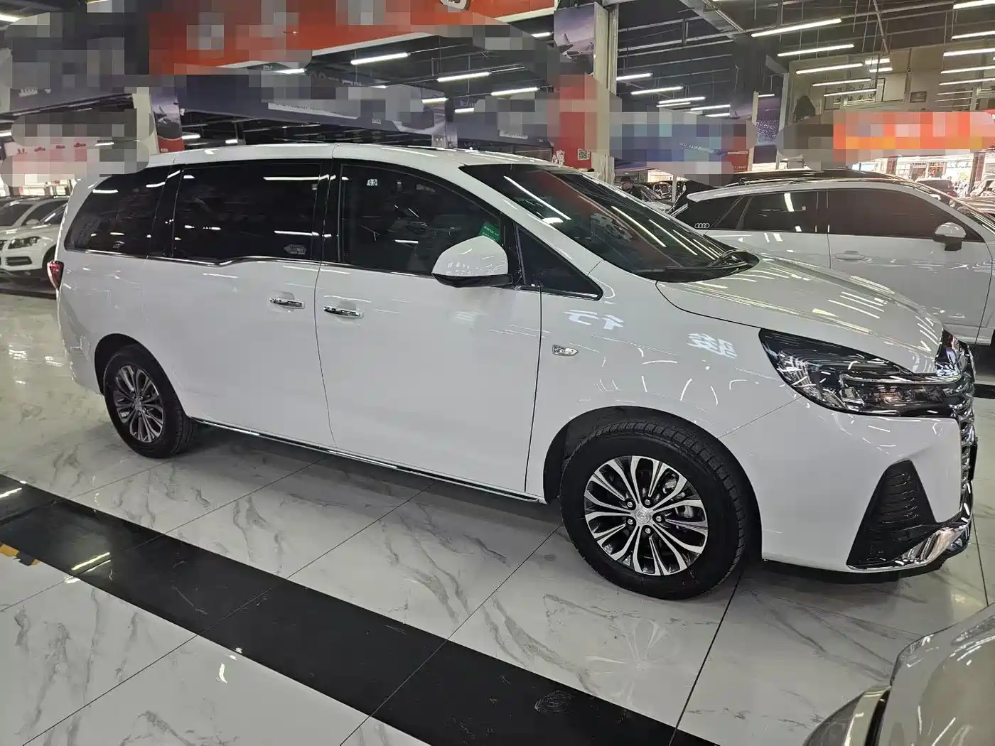 Buick GL8 2023 Land Business Class 652T Luxury фото 3