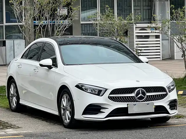 Mercedes-Benz A-Class 2022 A 200 L Sport Sedan Dynamic — фото 3