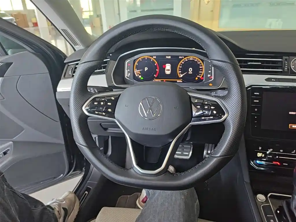 Volkswagen Magotan 2023 Model 2 Million Commemorative Edition 330TSI DSG Luxury фото 11