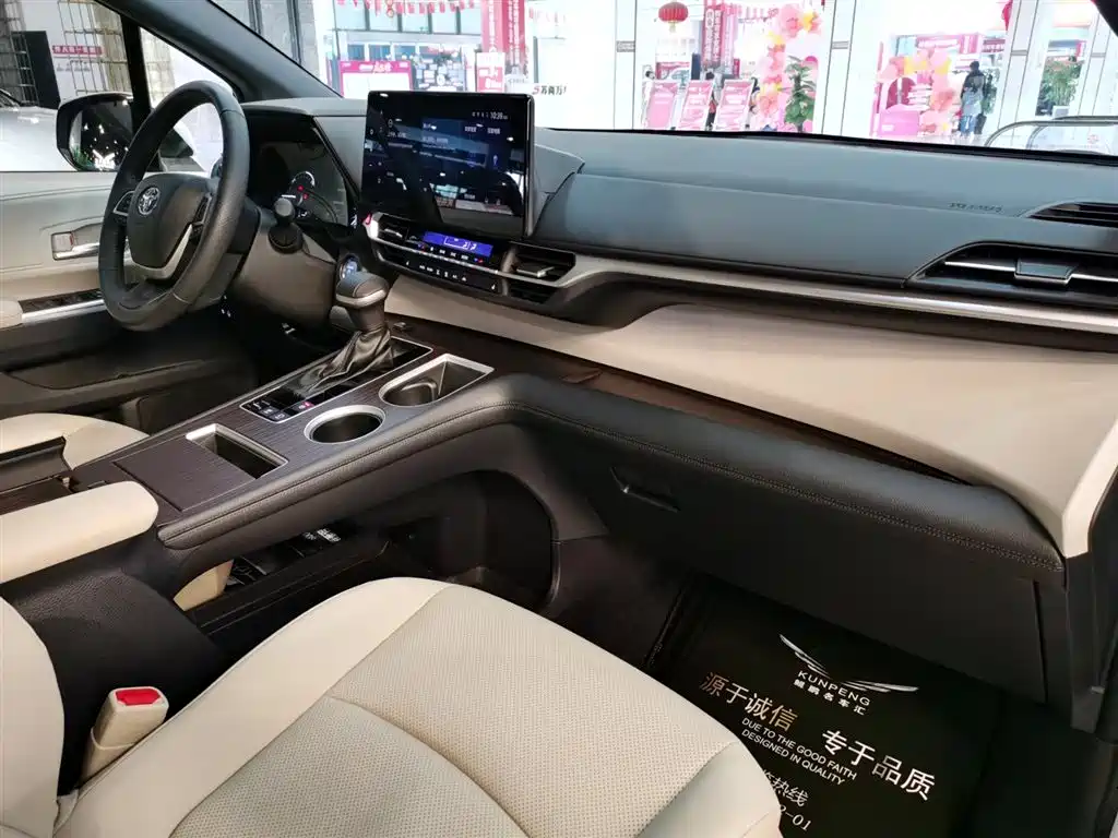 Toyota Granvia 2023 2.5L Hybrid Prestige PLUS Edition фото 15