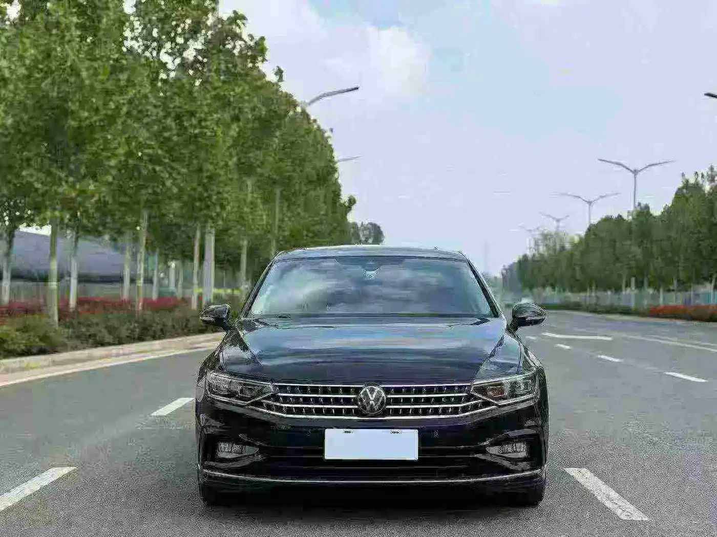 Volkswagen Magotan 2023 Model 2 Million Commemorative Edition 330TSI DSG Luxury фото 2