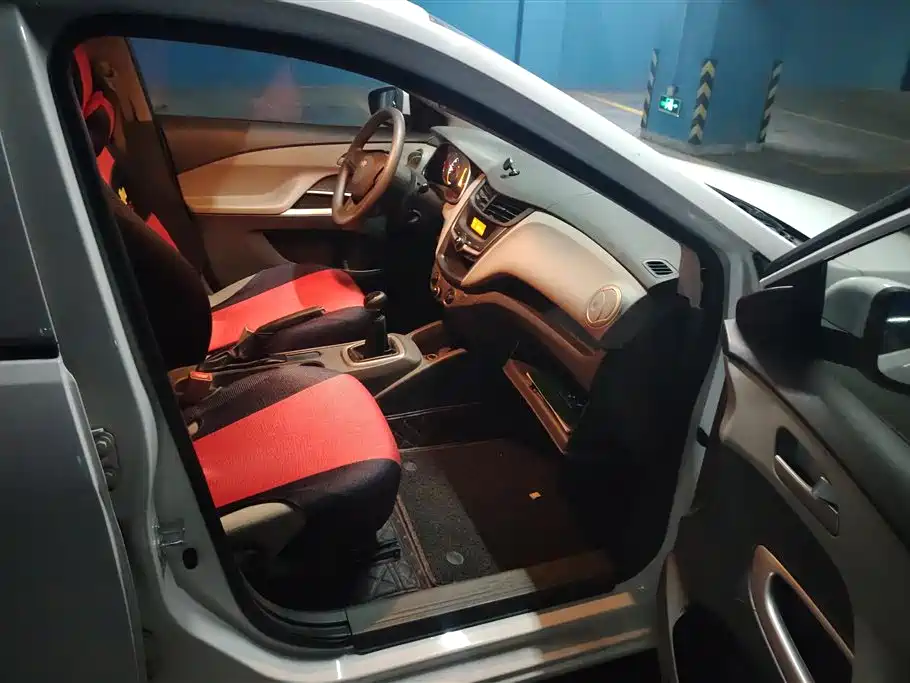 Chevrolet Sail 2015 Sail 3 1.3L Manual Ideal Edition фото 8