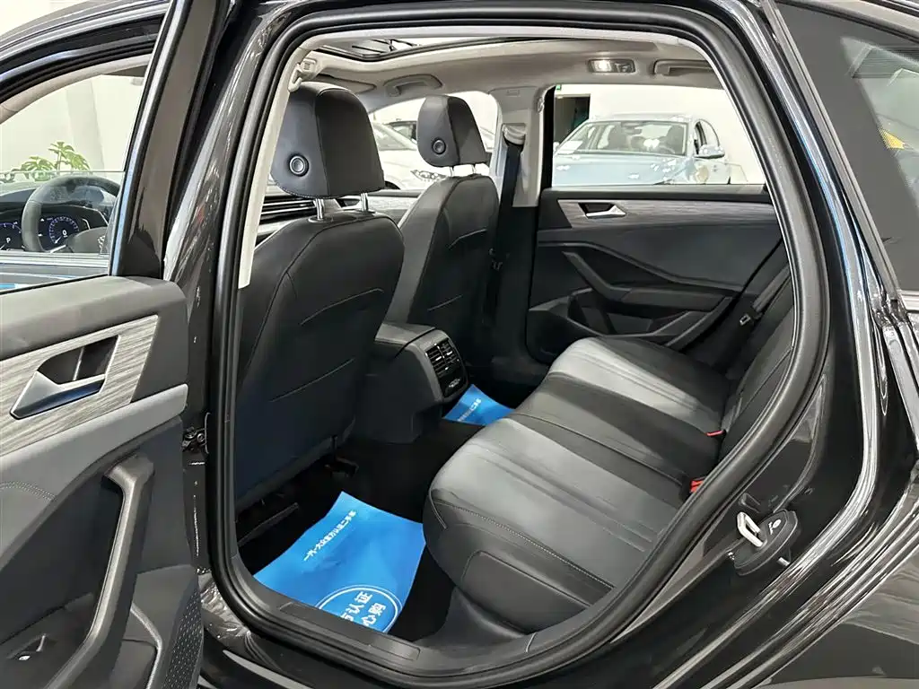 Photo 28 - Volkswagen Sagitar