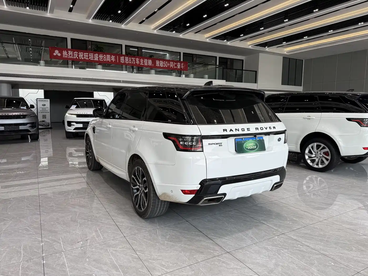 Land Rover Range Rover Sport 2022 3.0 L6 Gloss Black Edition фото 9