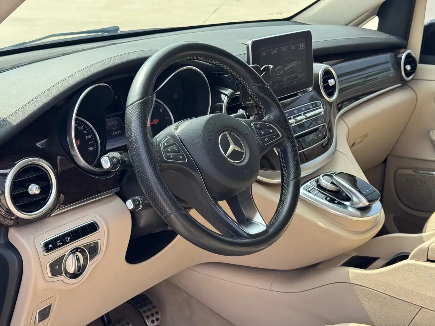 Mercedes-Benz V-Class 2016 V 260 L Premium Long фото 7
