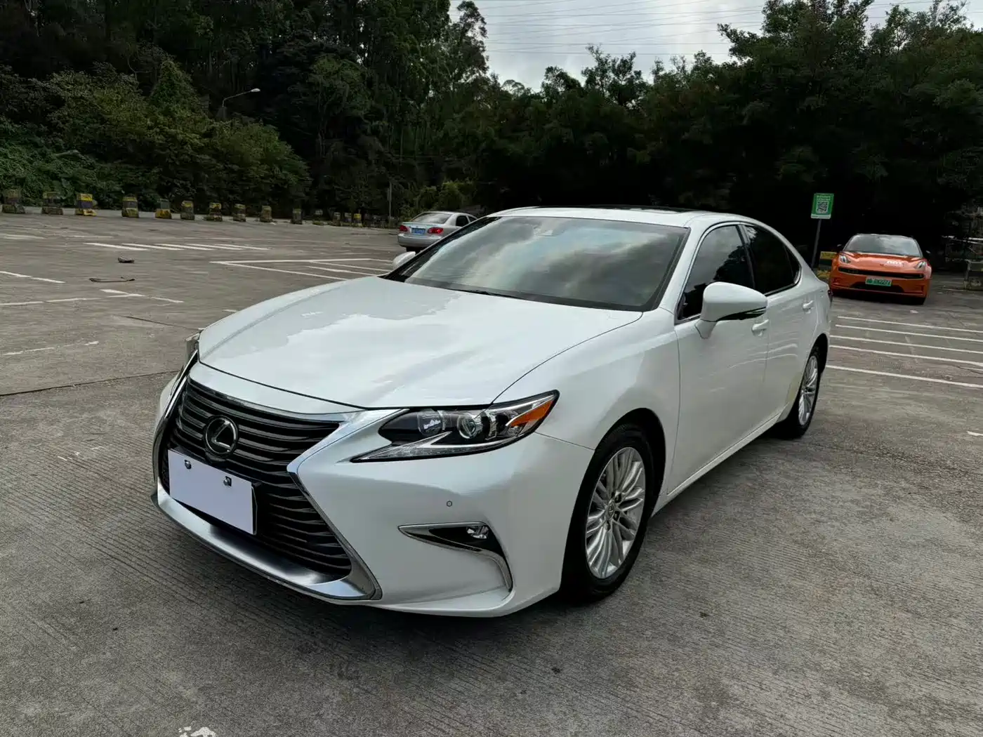Lexus ES 2015 200 Comfort Edition фото 2