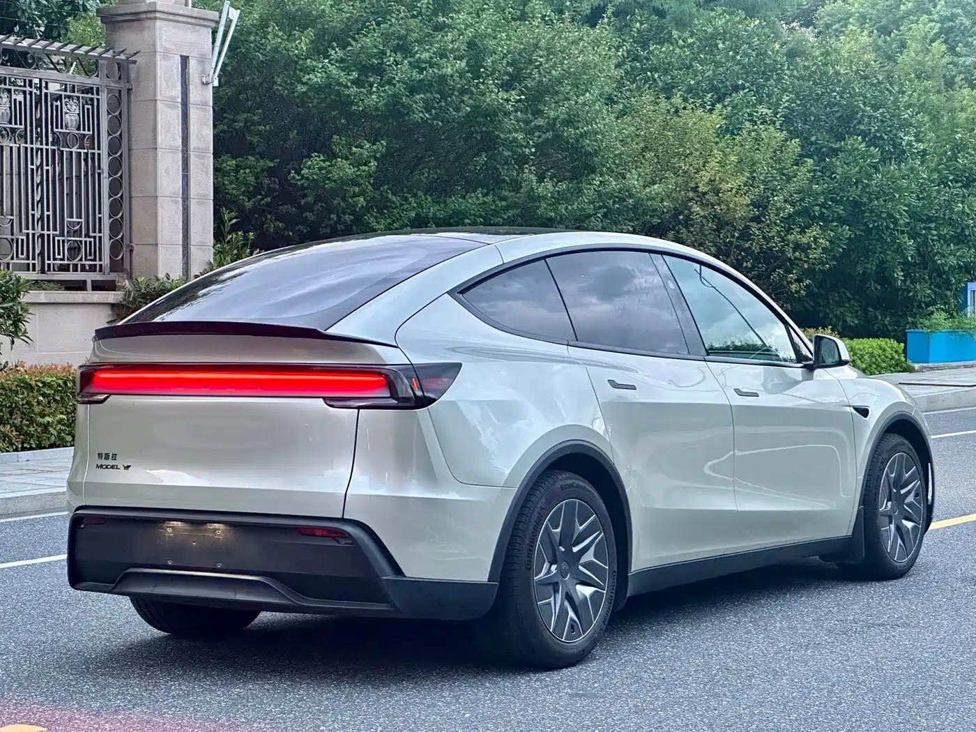 Tesla Model Y L 2026 2025 Facelift Long Range AWD