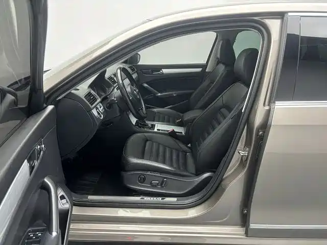 Volkswagen Passat 2015 1.8TSI DSG Prestige Edition фото 11