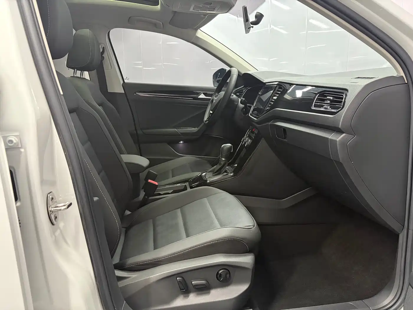 Volkswagen T-ROC 2022 280TSI DSG 2WD Comfort PLUS фото 15