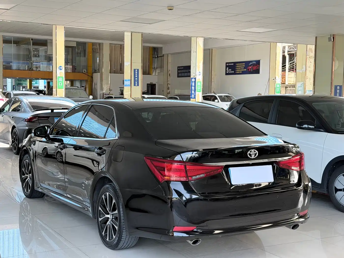 Toyota Crown 2018 2.0T Fashion Edition фото 13