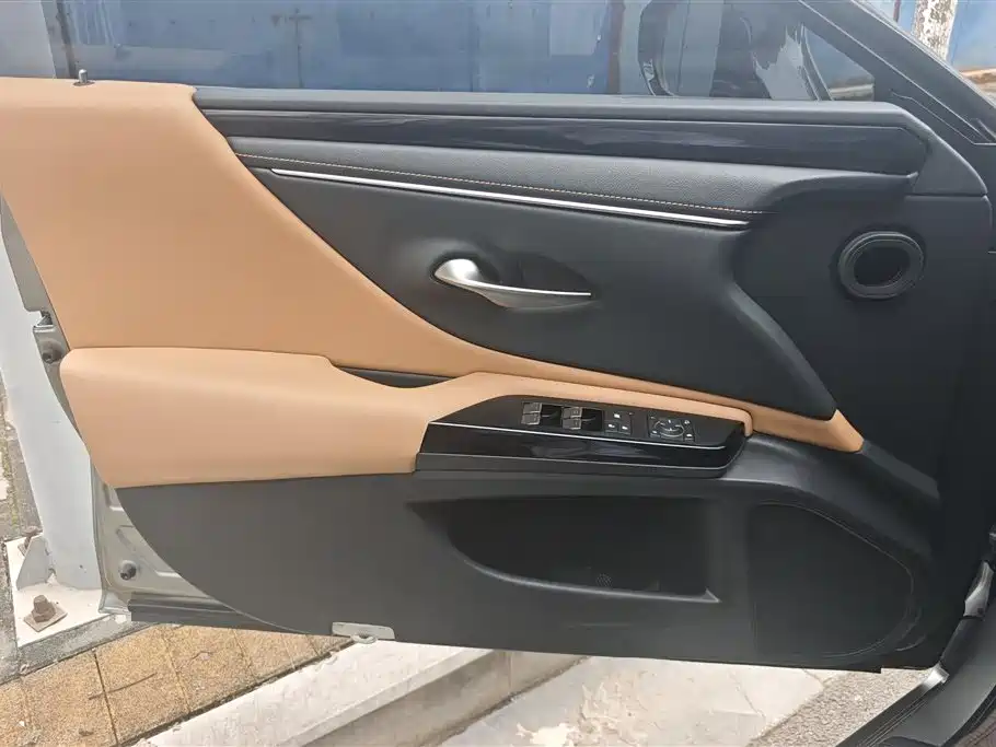 Lexus ES 2022 200 Excellence Edition фото 7