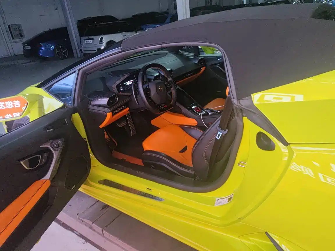 LAMBORGHINI HURACÁN