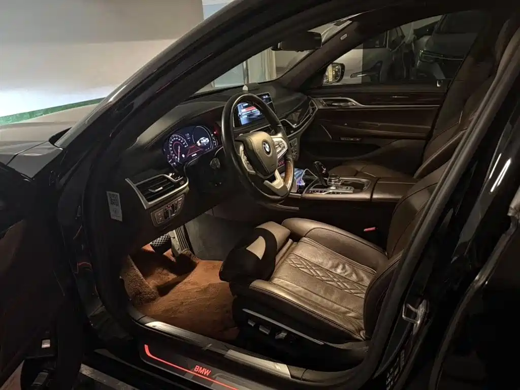BMW 7 Series 2017 740Li xDrive Luxury Edition фото 4