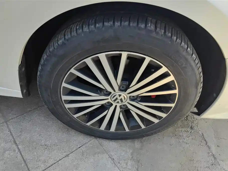Volkswagen Sagitar 2017 230TSI Automatic Luxury фото 6