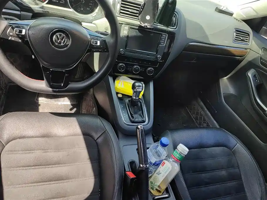 Volkswagen Sagitar 2017 230TSI Automatic Luxury фото 16