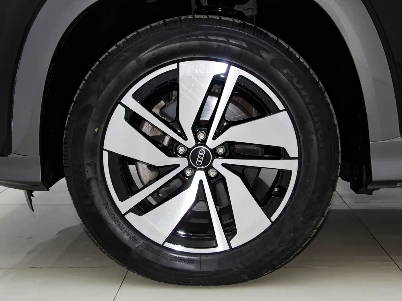Audi Q6 2024 40 TFSI quattro Cloud View Yulin Package 7-seater фото 29