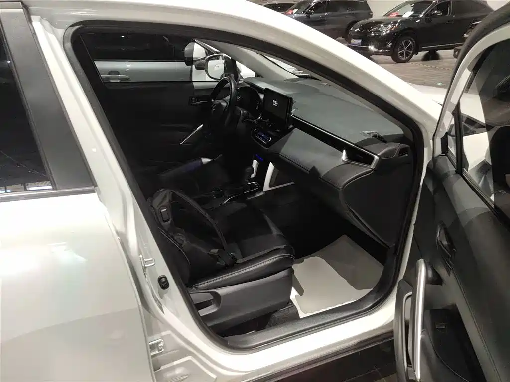 Toyota Corolla Cross 2024 2.0L Smart Hybrid Dual Engine Pioneer Edition фото 25