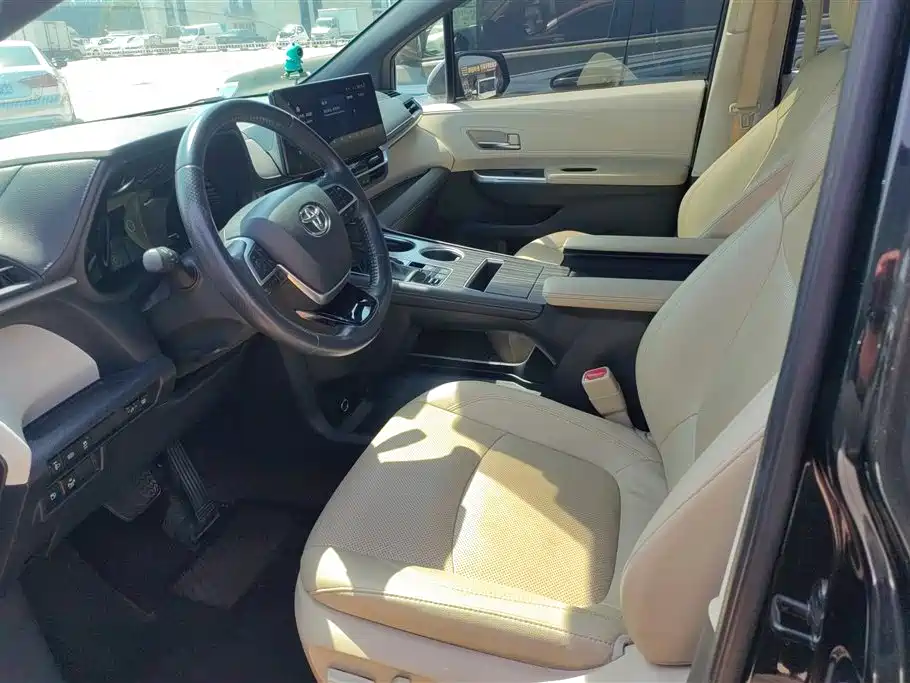 Toyota Sienna 2021 2.5L Hybrid Ultimate Edition фото 9
