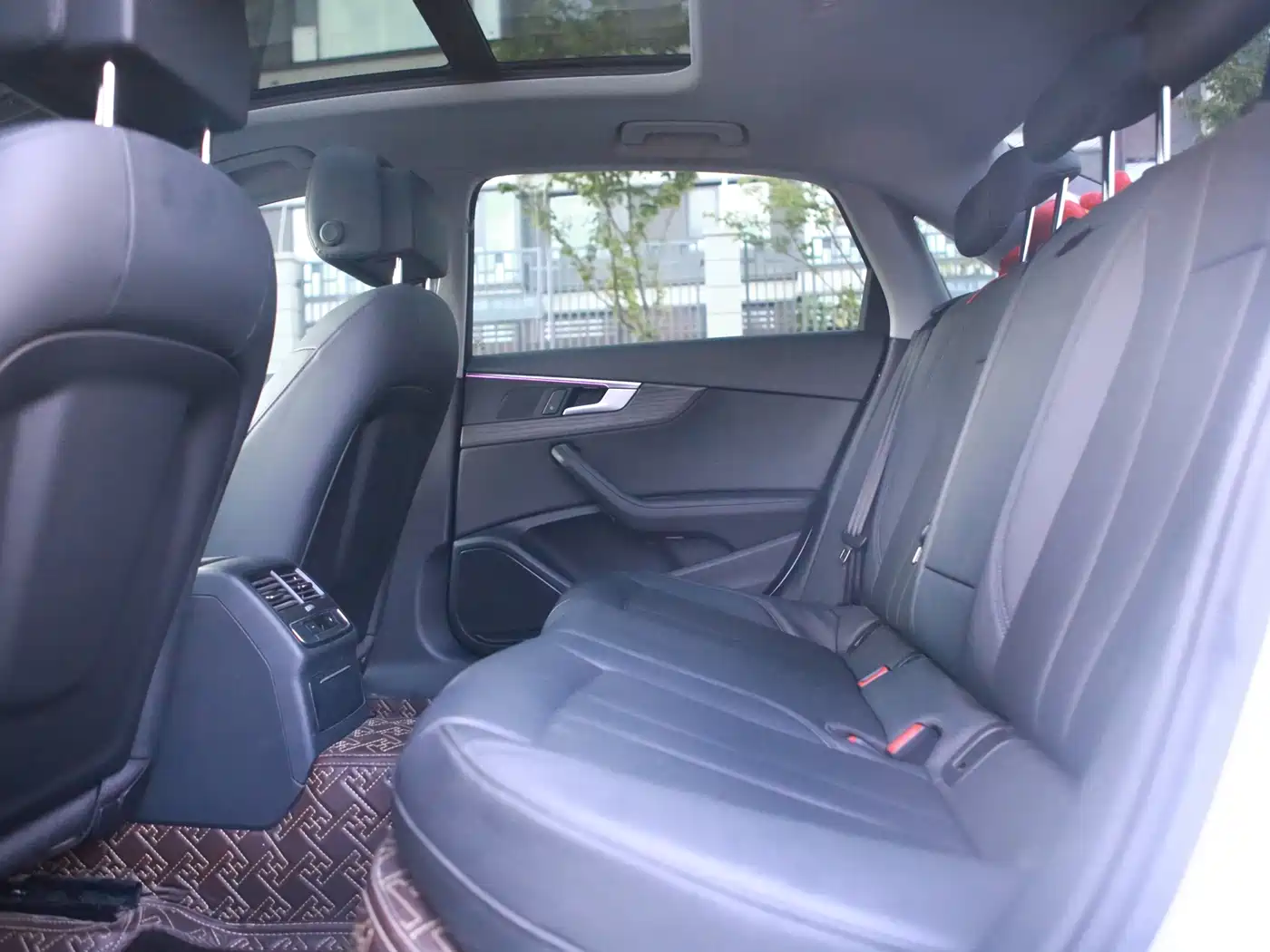 Фото 8 - Audi A4L