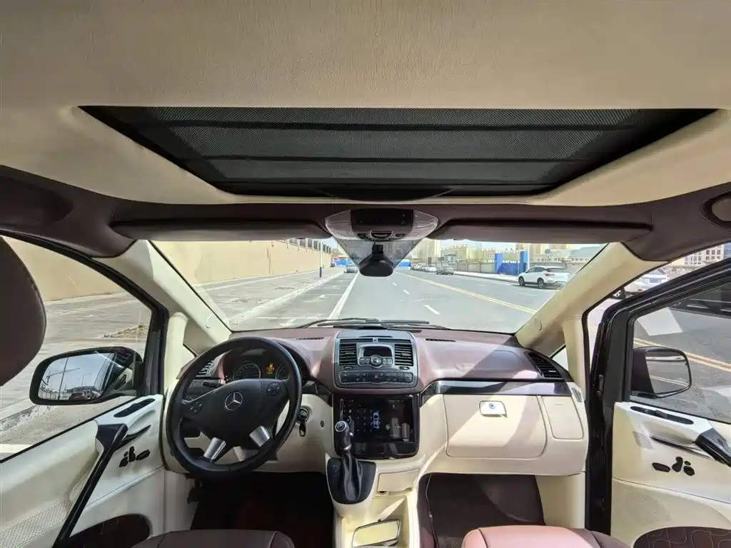 Mercedes-Benz Viano 2013 Model 3.0L Navigation Edition фото 6