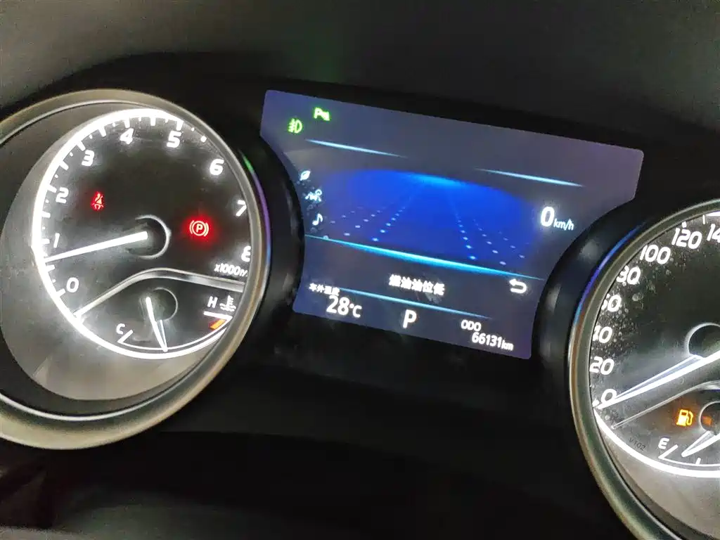 Toyota Camry 2018 2.5G Luxury Edition фото 12