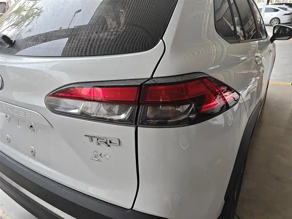 Toyota Frontlander 2022 2.0L CVT Luxury PLUS Edition фото 24