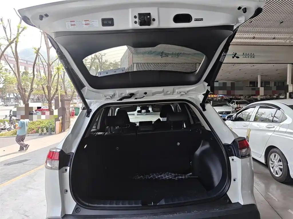 Toyota Frontlander 2022 2.0L CVT Luxury PLUS Edition фото 15