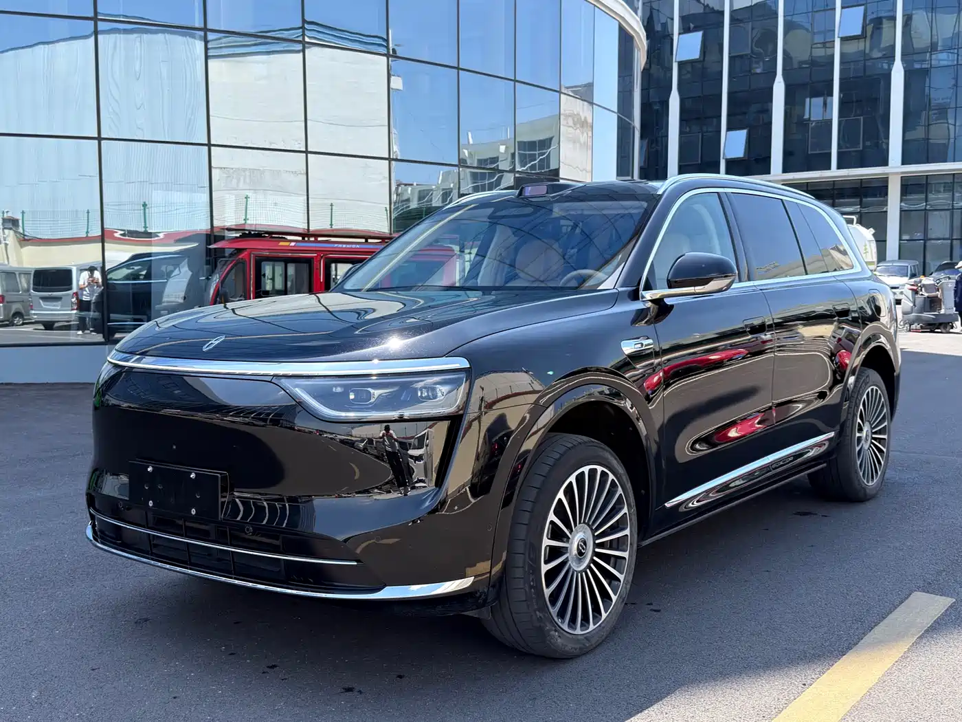 AITO Wenjie AITO M8 2025 Extended Range Ultra 53.4kWh 6-Seater фото 2
