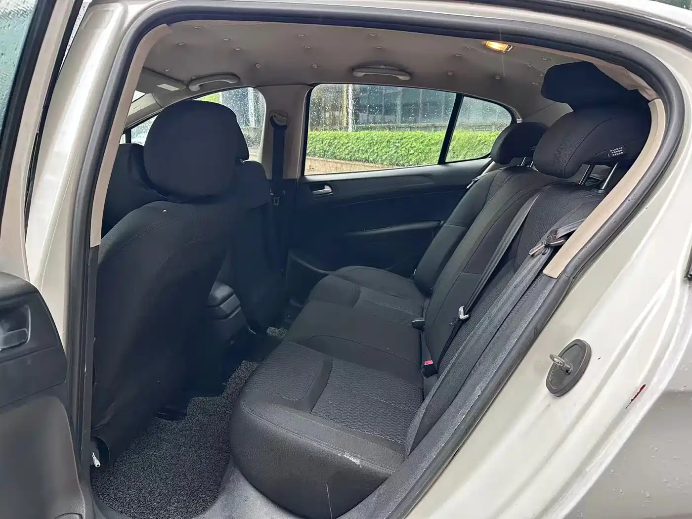 Peugeot 308 2014 Model Joy Edition Classic 1.6L Automatic Superior Style фото 5