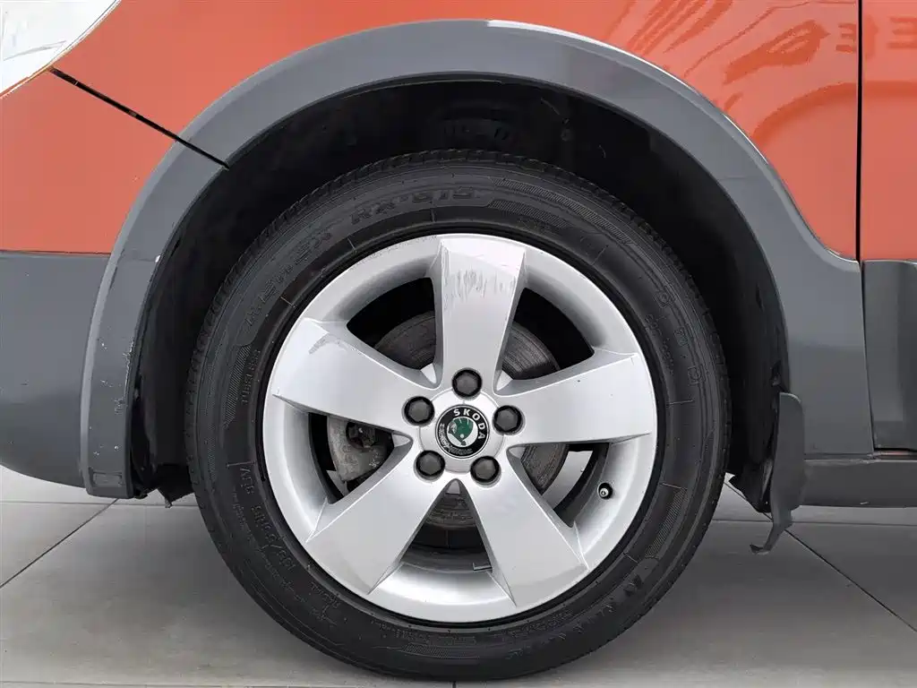 Škoda Fabia 2012 1.6L Scout фото 17