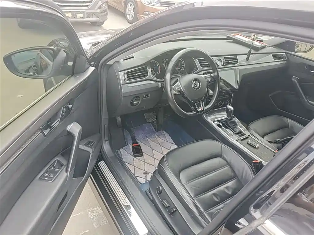 Volkswagen Passat 2017 330TSI DSG Prestige фото 16