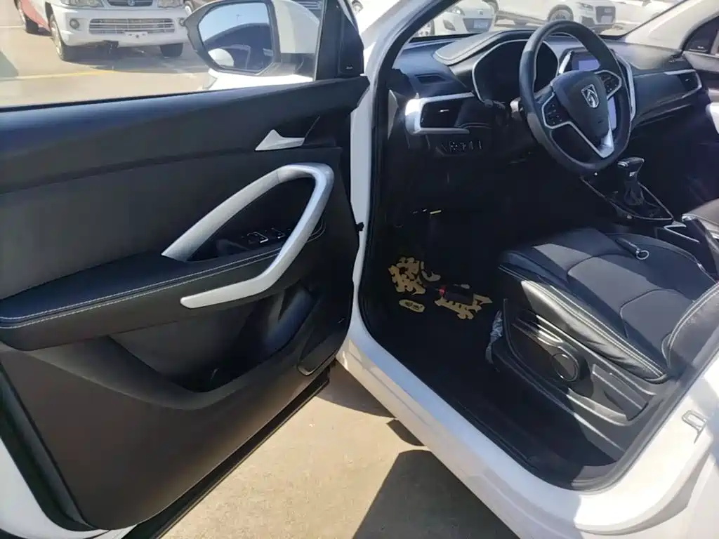 Baojun 530 2021 2021 Global Anniversary Edition 1.5T CVT Luxury 7-seater