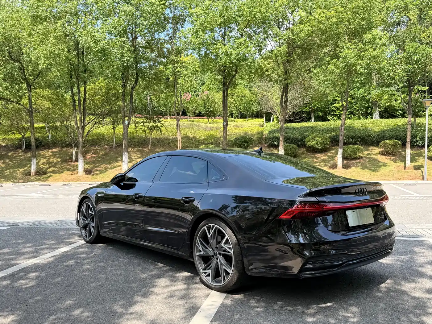 Photo 8 - Audi A7L