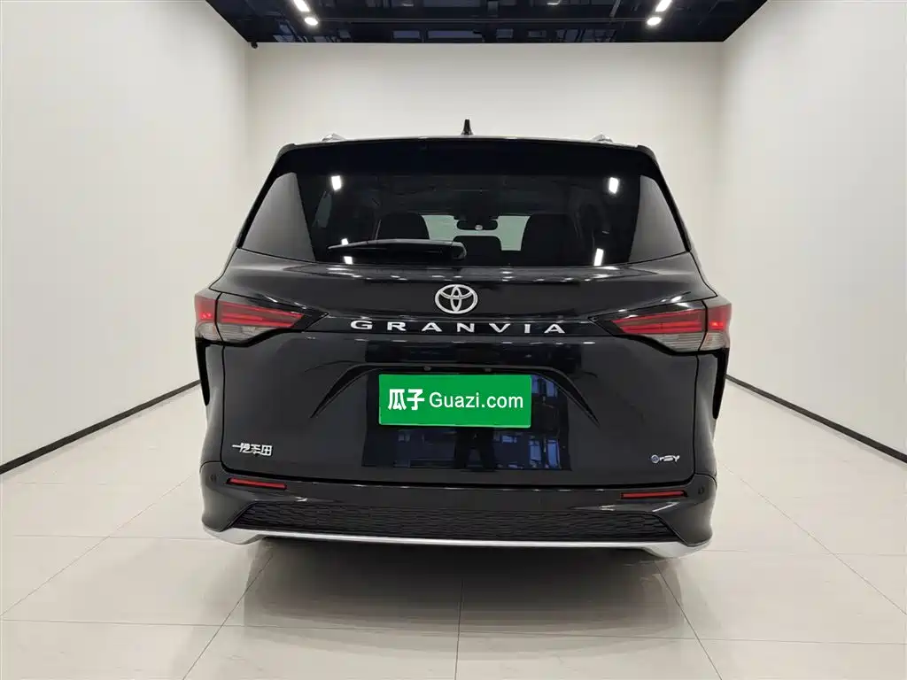 Toyota Granvia 2024 2.5L Hybrid Premium PLUS фото 16