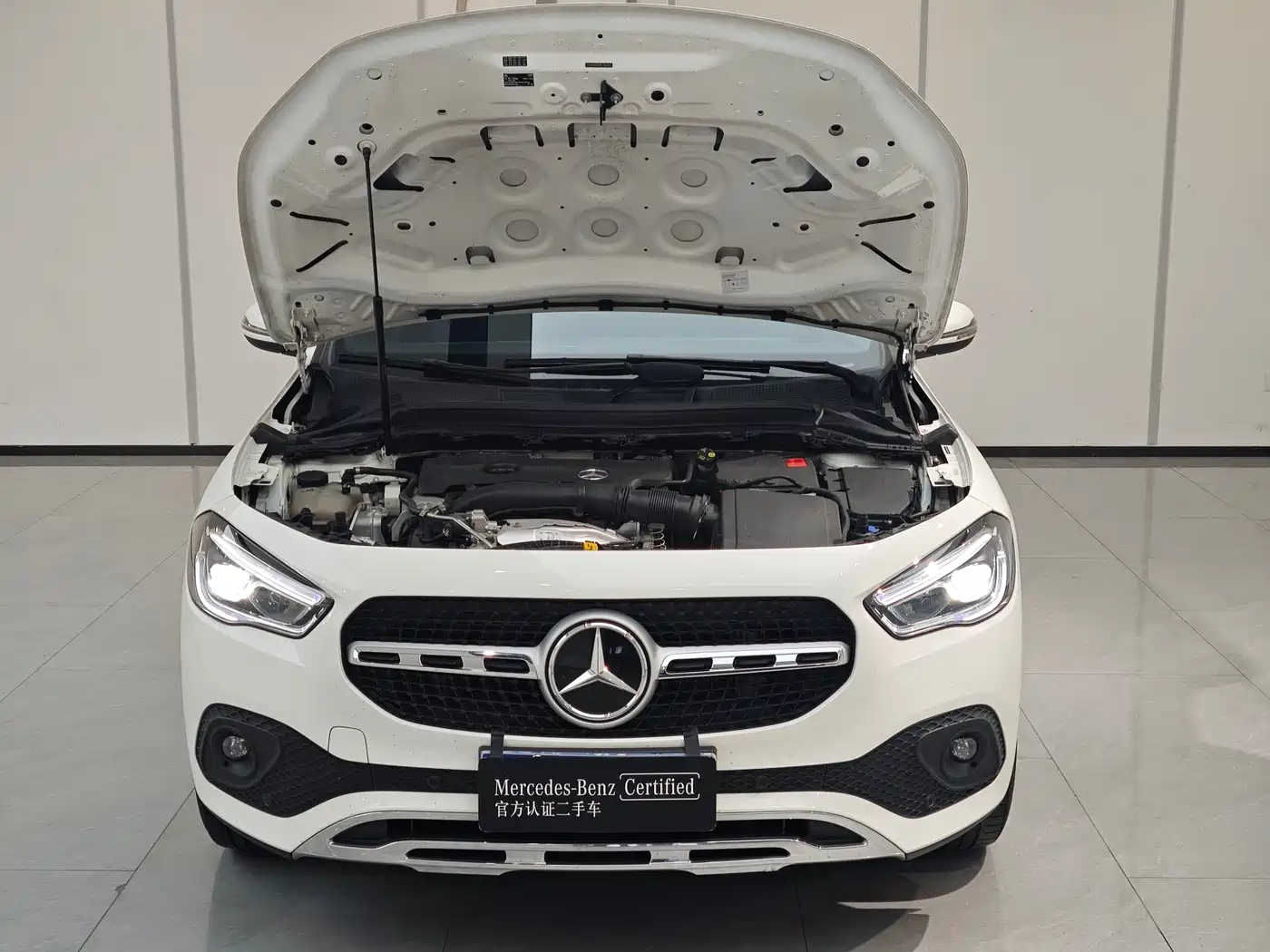 MERCEDES-BENZ GLA