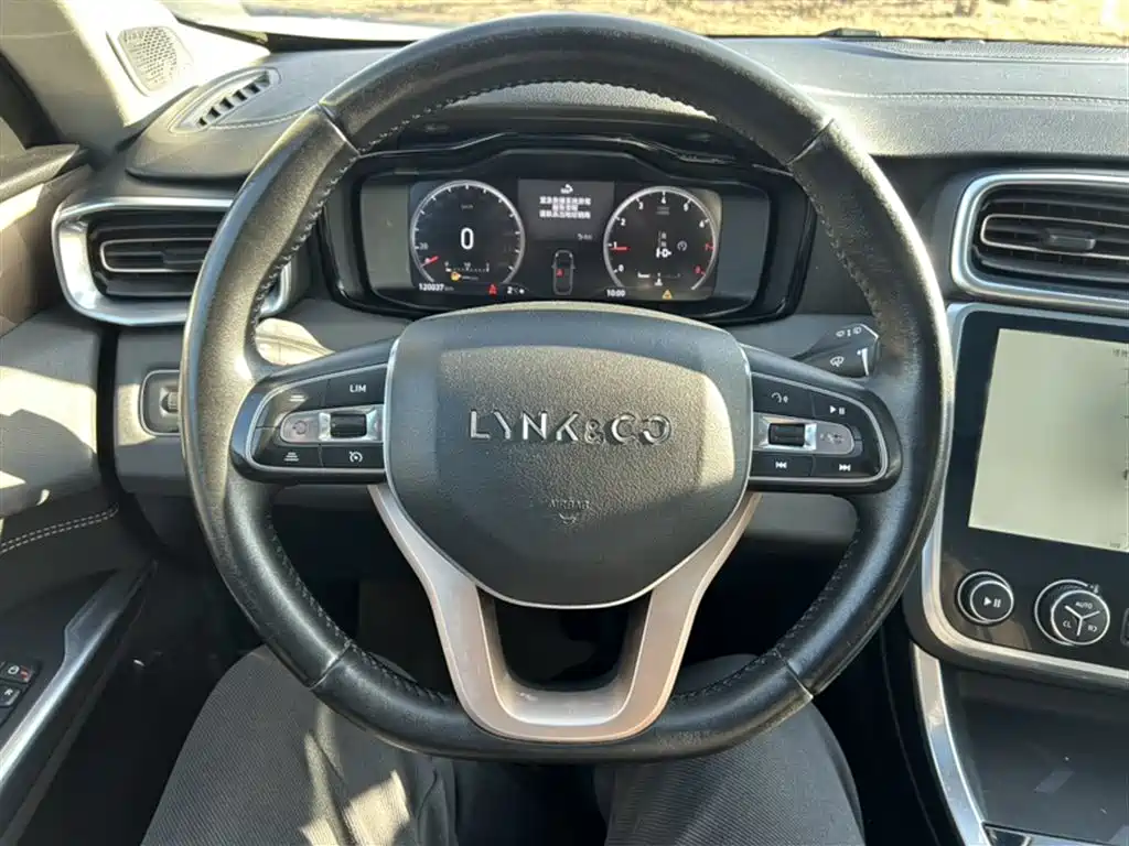 Lynk & Co 01 2017 2.0T 2WD Pro Version фото 17